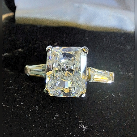 Sterling Silver Cubic Zirconia Ring Size 6 - Picture 12 of 15